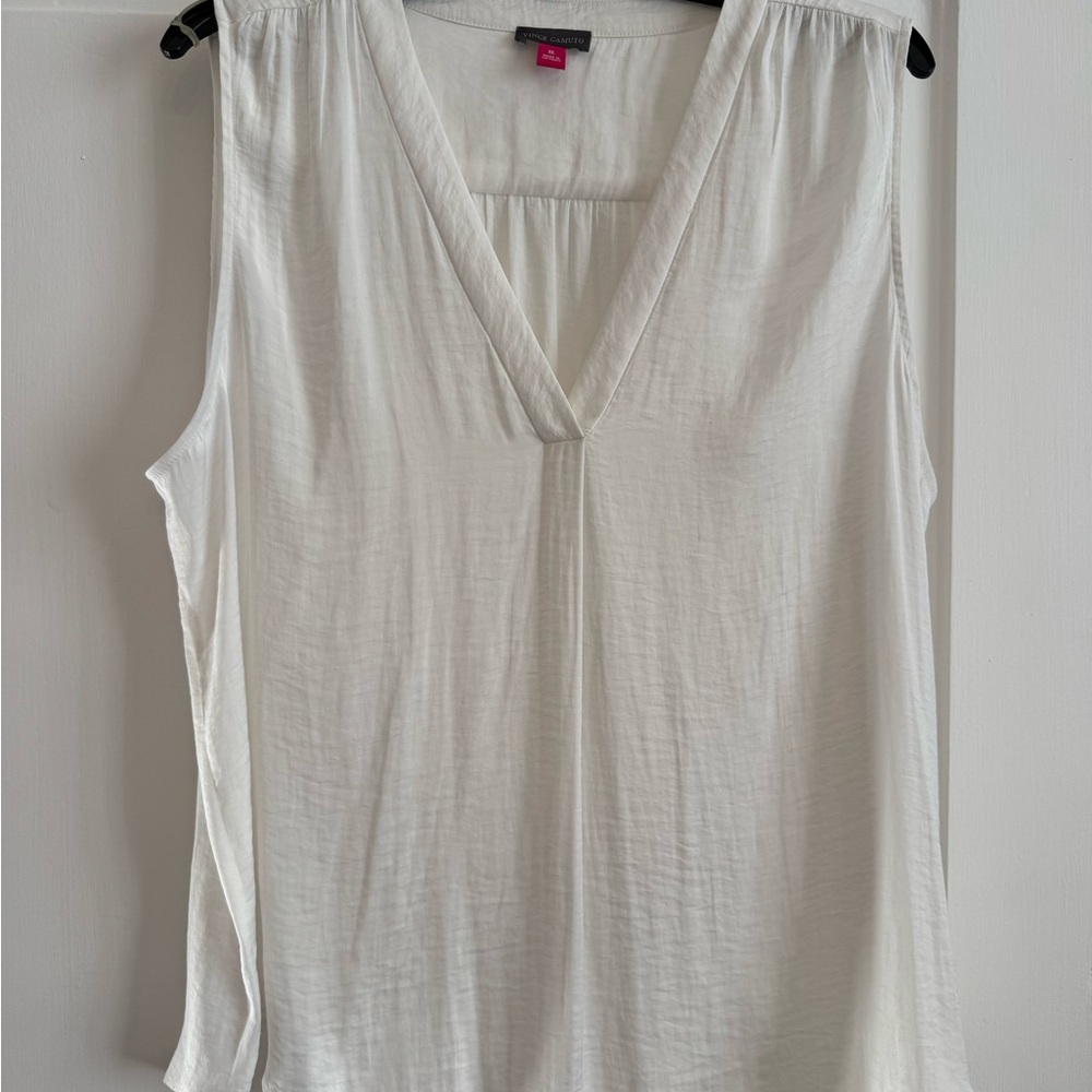 Vince Camuto White V-Neck Sleeveless Camisole Top